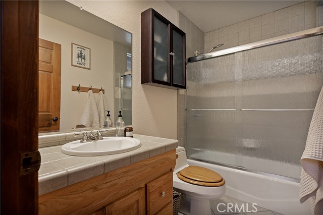 Detail Gallery Image 24 of 45 For 915 Trinity, Lake Arrowhead,  CA 92352 - 5 Beds | 3/1 Baths