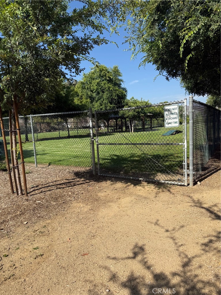 https://media.crmls.org/medias/3b0f40d8-505c-4277-b95d-808ca6289082.jpg?preset=X-Large