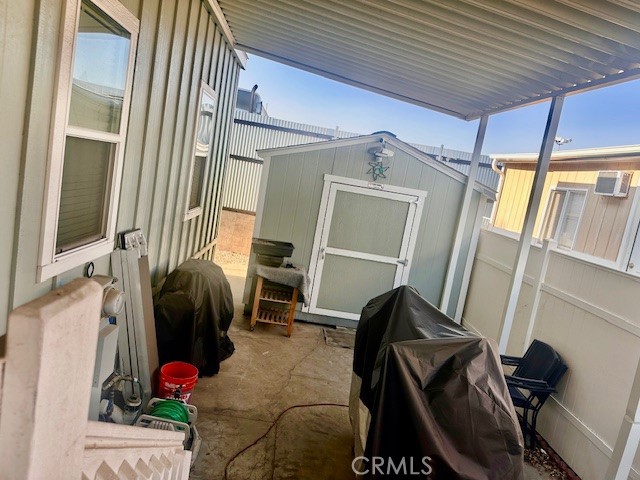 8901 Eton Avenue, Canoga Park CA: https://media.crmls.org/medias/3b0ffc4f-492e-4f25-9a9d-64314bf72fed.jpg