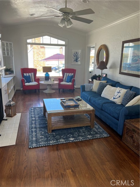 Detail Gallery Image 14 of 37 For 227 Apolena Ave, Newport Beach,  CA 92662 - 3 Beds | 2 Baths