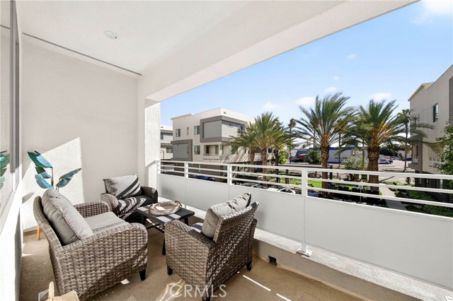 Detail Gallery Image 4 of 34 For 1884 S Westside, Anaheim,  CA 92805 - 4 Beds | 3/1 Baths