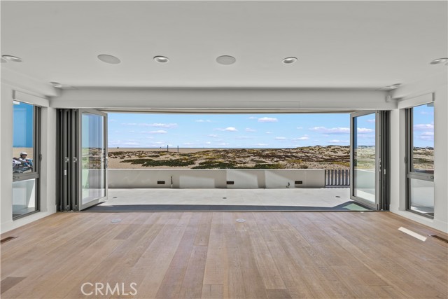 Detail Gallery Image 2 of 37 For 816 W Oceanfront, Newport Beach,  CA 92661 - 5 Beds | 6 Baths