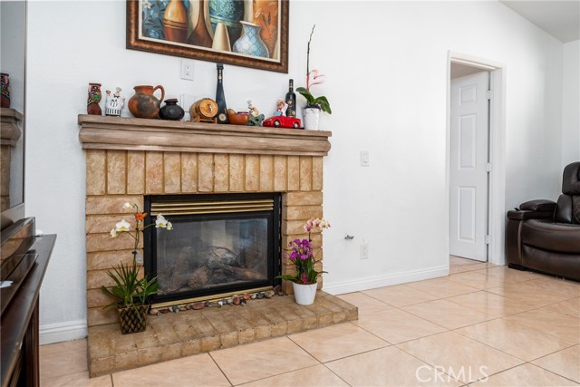 Detail Gallery Image 6 of 37 For 2810 Juniper Dr, Palmdale,  CA 93550 - 3 Beds | 3 Baths