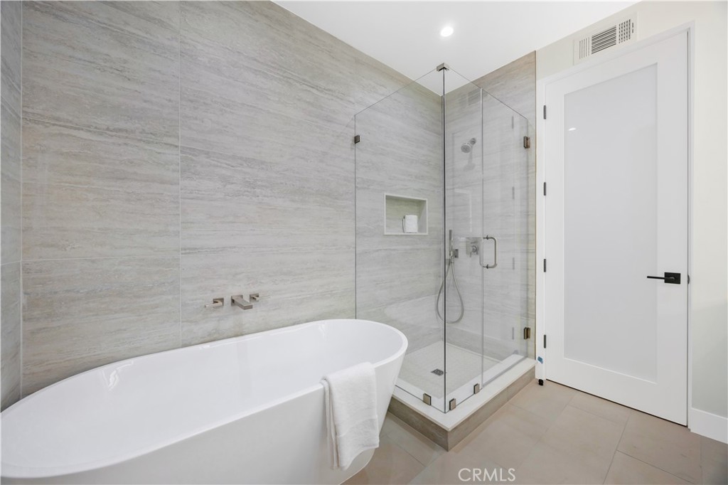 https://media.crmls.org/medias/3b111595-5daa-4735-9bf8-830348da5921.jpg?preset=X-Large