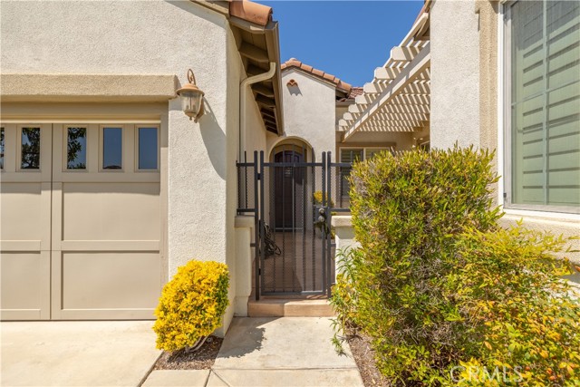 Detail Gallery Image 3 of 42 For 24049 Fawnskin Dr, Corona,  CA 92883 - 3 Beds | 3/1 Baths