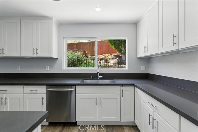 5439 S La Cienega Boulevard, Ladera Heights CA: https://media.crmls.org/medias/3b128aaf-6f99-4b93-8c33-7e3de1adeb14.jpg