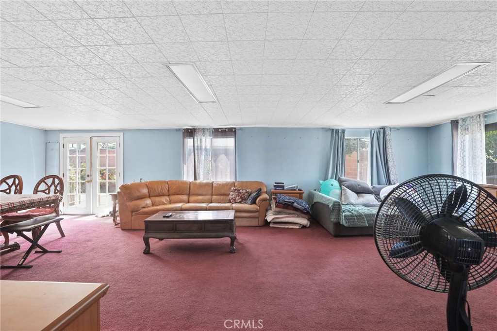https://media.crmls.org/medias/3b12d32c-5e9e-489f-8f67-0e5311b67424.jpg?preset=X-Large