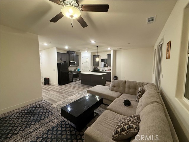 Detail Gallery Image 5 of 8 For 7804 Rock Port Ave, Bakersfield,  CA 93313 - 4 Beds | 2 Baths