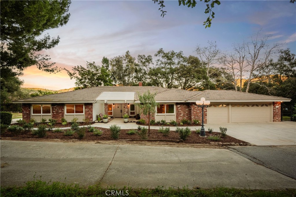 7817 E Sandberg Lane