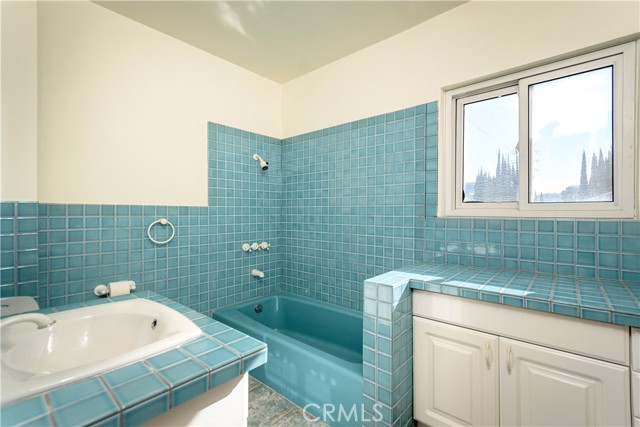 Detail Gallery Image 25 of 50 For 251 N Whitnall, Burbank,  CA 91505 - 4 Beds | 3 Baths