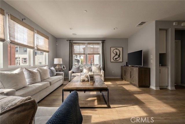 Front Image Thumbnail for CRPW26117967