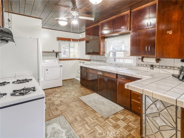 540 Hacienda Drive, Monrovia CA: https://media.crmls.org/medias/3b157627-4baf-4564-8783-47ed05a9fe67.jpg