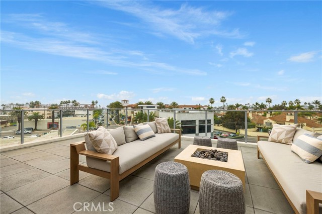 Detail Gallery Image 57 of 71 For 414 Main St #300,  Huntington Beach,  CA 92648 - 2 Beds | 2/1 Baths