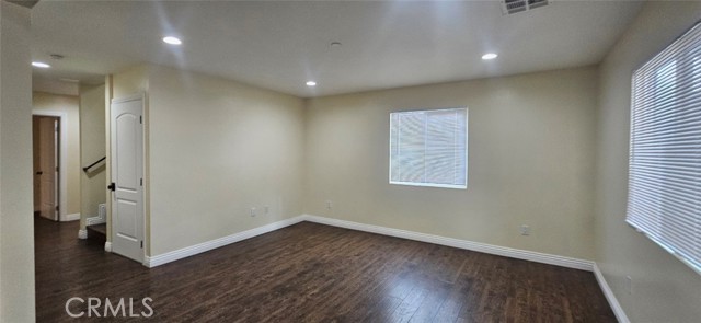 Detail Gallery Image 4 of 32 For 611 E 75th St, Los Angeles,  CA 90001 - 5 Beds | 3 Baths