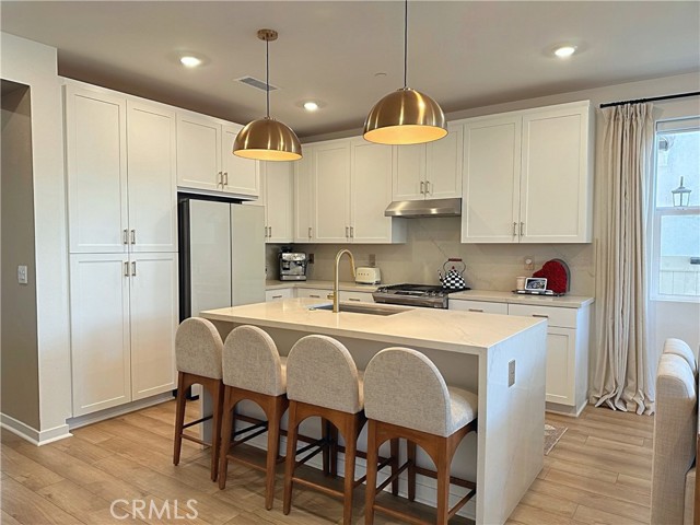 Detail Gallery Image 7 of 33 For 4007 Pomelo Dr, Corona,  CA 92883 - 3 Beds | 2/1 Baths