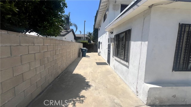 11053 Elmcrest St, El Monte CA: https://media.crmls.org/medias/3b1686d0-0aa0-4b33-b57a-b7d64319d53d.jpg