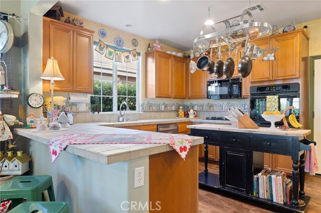 Detail Gallery Image 7 of 30 For 10705 Topiary Dr, Bakersfield,  CA 93306 - 3 Beds | 2 Baths