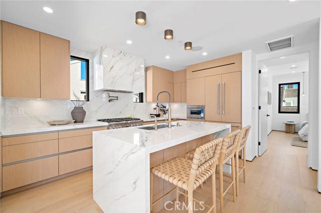 Detail Gallery Image 11 of 54 For 612 1/2 Begonia, Corona Del Mar,  CA 92625 - 2 Beds | 2/1 Baths