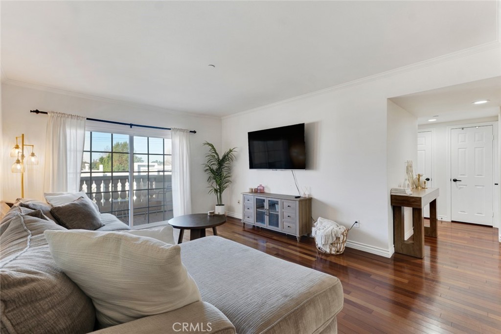 4832 Whitsett Avenue #301