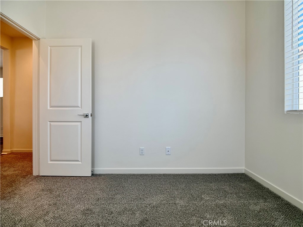 https://media.crmls.org/medias/3b17fc41-b40b-4484-a9b8-6e48193db61c.jpg?preset=X-Large
