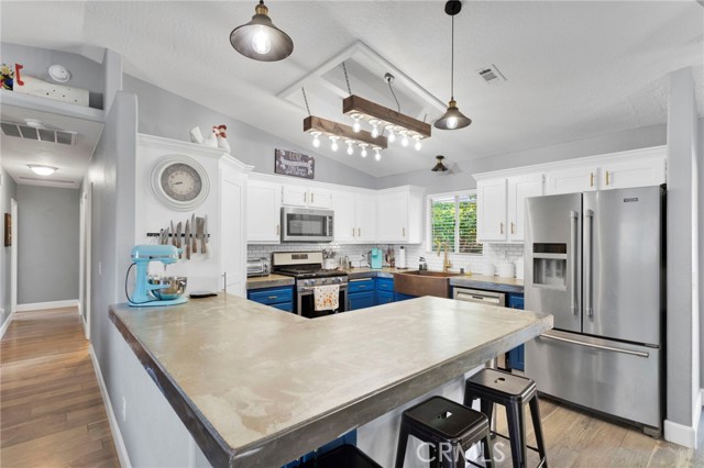 Detail Gallery Image 10 of 55 For 12828 Tamiani Rd, Apple Valley,  CA 92308 - 3 Beds | 2 Baths