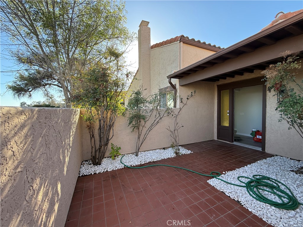 2055 Earl Glen