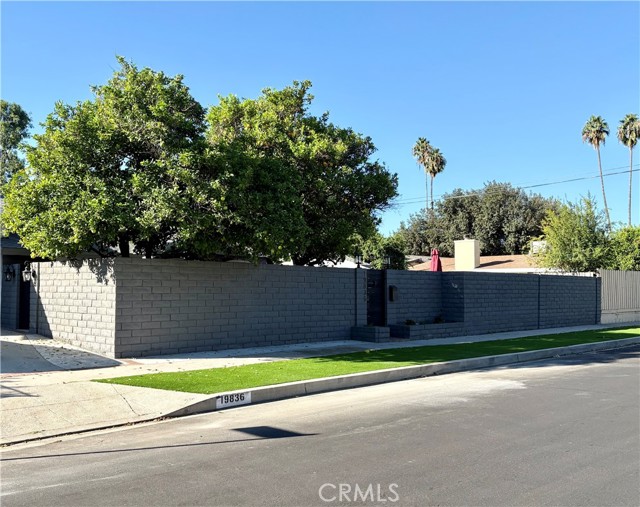 19836 Hamlin Street photo 22