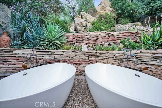 Detail Gallery Image 5 of 33 For 110 Box Canyon, Canoga Park,  CA 91304 - 3 Beds | 2/1 Baths