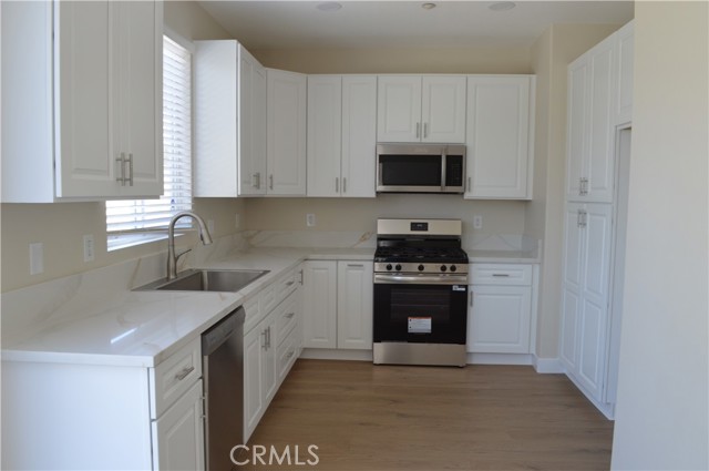 Detail Gallery Image 7 of 33 For 7004 Newport Ave, Fontana,  CA 92336 - 4 Beds | 2/1 Baths