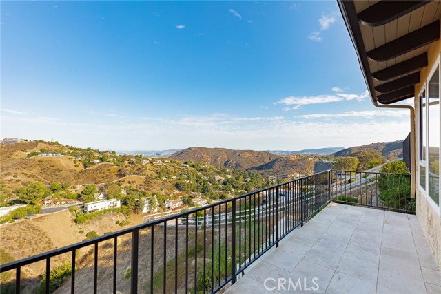 34 sage, Bell Canyon CA: https://media.crmls.org/medias/3b1a294e-53c0-408c-b3a6-c964359f90c1.jpg
