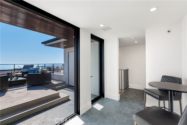 1820 Manhattan Avenue, Hermosa Beach, California 90254, 5 Bedrooms Bedrooms, ,6 BathroomsBathrooms,Residential,Sold,Manhattan,SB22093926