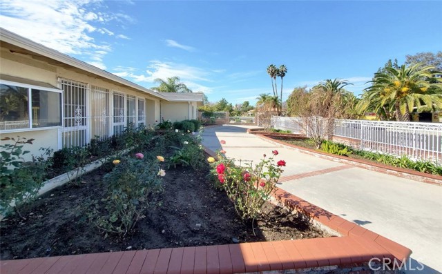 19128 Prairie Street, Northridge CA: https://media.crmls.org/medias/3b1c0318-d5b9-462e-ac74-327803eecc2e.jpg