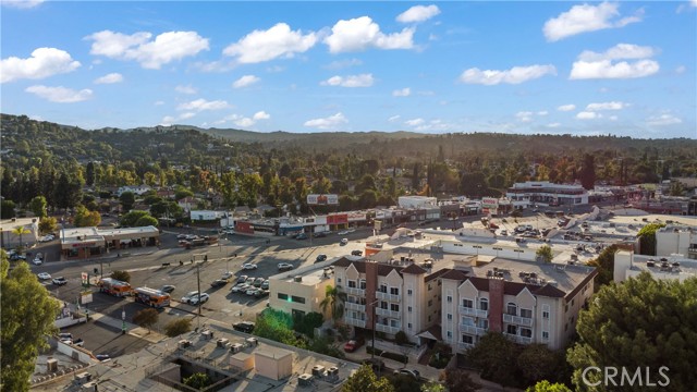 Detail Gallery Image 2 of 45 For 5135 Zelzah Ave #201,  Encino,  CA 91316 - 2 Beds | 2 Baths