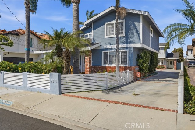Detail Gallery Image 2 of 33 For 2213 Dufour Avenue #a, Redondo Beach,  CA 90278 - 3 Beds | 2/1 Baths