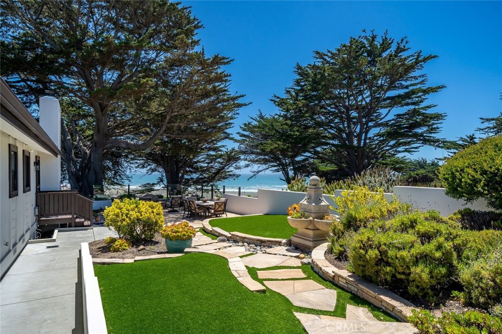 https://media.crmls.org/medias/3b1ce092-2612-45eb-ac96-6f4614a460a7.jpg?preset=X-Large