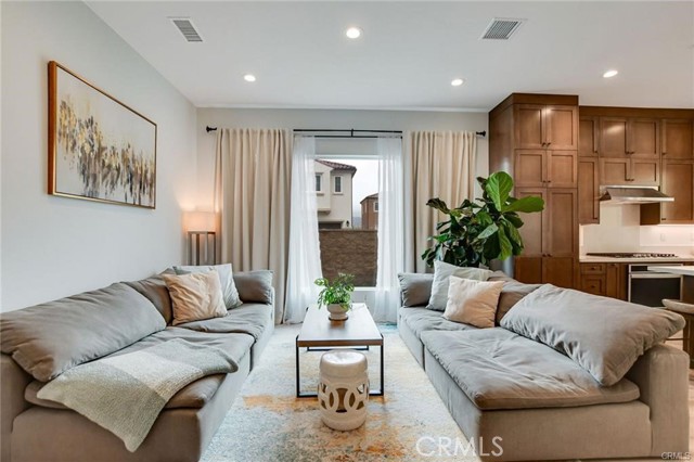 Detail Gallery Image 7 of 45 For 20831 W Acorn, Porter Ranch,  CA 91326 - 4 Beds | 3 Baths