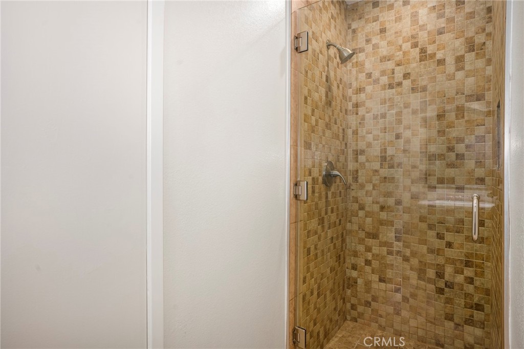 https://media.crmls.org/medias/3b1d471d-9584-4d18-9aa4-94a22ce98e43.jpg?preset=X-Large