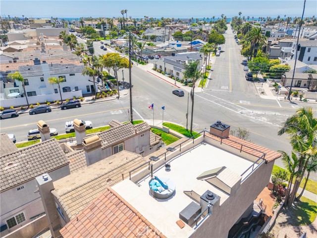 708 Main Street, Huntington Beach CA: https://media.crmls.org/medias/3b1db4de-40a2-47ec-867d-5ba45f115302.jpg