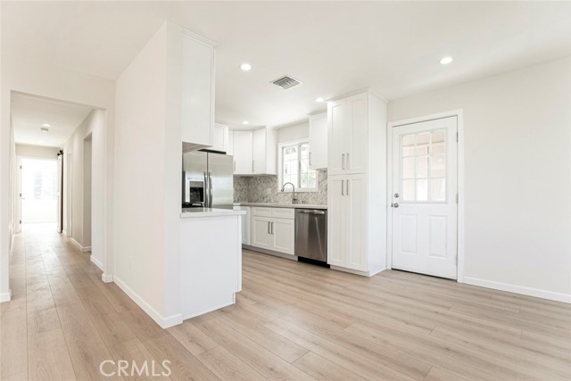 Detail Gallery Image 8 of 54 For 10150 Mcvine Ave, Los Angeles,  CA 91040 - 3 Beds | 2 Baths