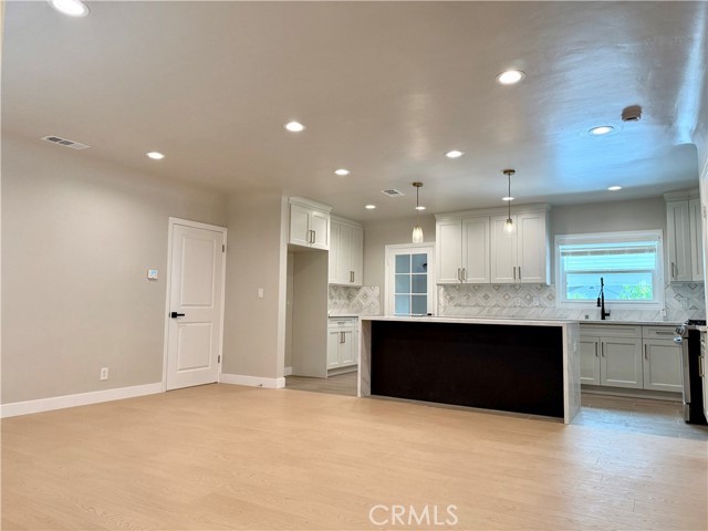 352 E Newman Avenue, Arcadia CA: https://media.crmls.org/medias/3b1eff85-5055-42cb-b196-105bb8a8f5ba.jpg