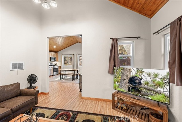 Detail Gallery Image 11 of 28 For 1025 E Country Club, Big Bear City,  CA 92314 - 3 Beds | 2 Baths