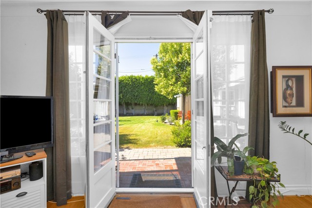 929 E Marshall Place, Long Beach CA: https://media.crmls.org/medias/3b1f2d31-2702-4b2a-a7ce-51eb7b20ff4e.jpg