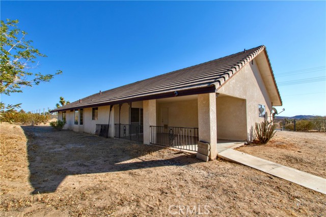 Detail Gallery Image 3 of 29 For 5320 Yucca Mesa Rd, Yucca Valley,  CA 92284 - 3 Beds | 2 Baths