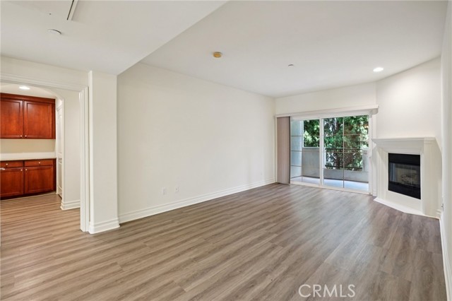 15206 Burbank Boulevard, Sherman Oaks CA: https://media.crmls.org/medias/3b207830-9721-43d1-99e4-d8811758aff4.jpg
