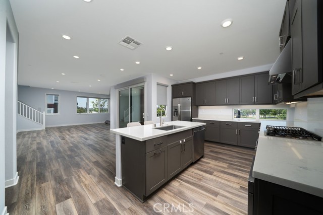 Detail Gallery Image 20 of 37 For 430 Transport, Tustin,  CA 92782 - 4 Beds | 3/1 Baths