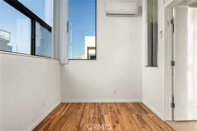 Detail Gallery Image 15 of 22 For 3009 Ocean Front Walk, Venice,  CA 90291 - 3 Beds | 2 Baths