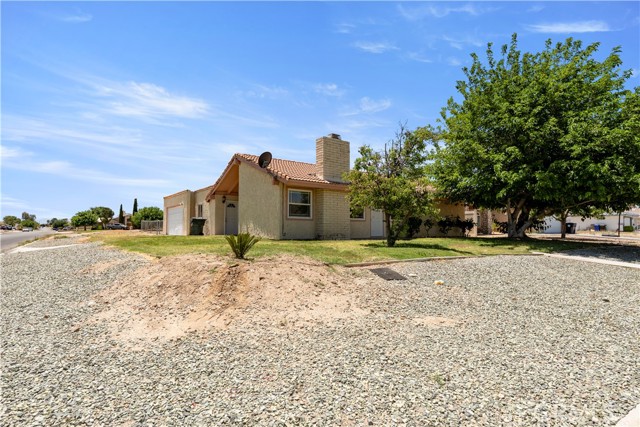 Detail Gallery Image 2 of 29 For 14889 Hartford Ln, Helendale,  CA 92342 - 3 Beds | 2 Baths