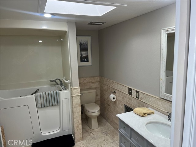 13120 Del Monte Drive, Seal Beach CA: https://media.crmls.org/medias/3b2192e7-cb04-4cf5-976e-9727ad01db6a.jpg