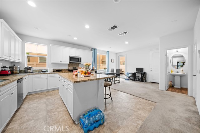 Detail Gallery Image 8 of 42 For 5874 Silver Oaks Dr, Chino,  CA 91710 - 3 Beds | 2/1 Baths