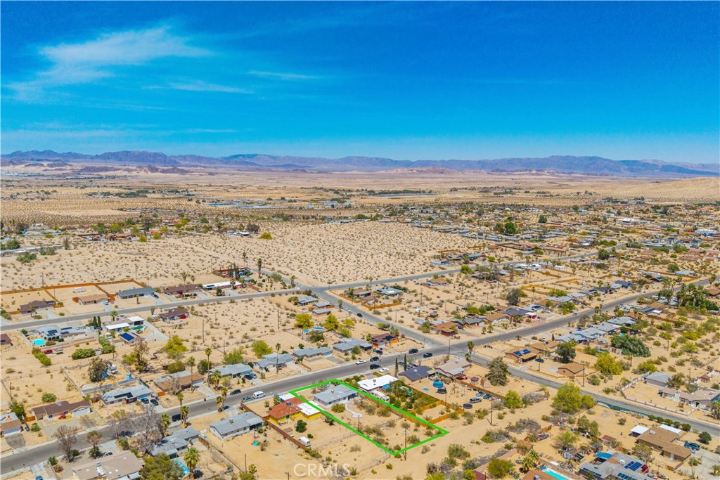 https://media.crmls.org/medias/3b2343f7-c7a3-4d52-8314-d7f405e2323e.jpg?preset=X-Large